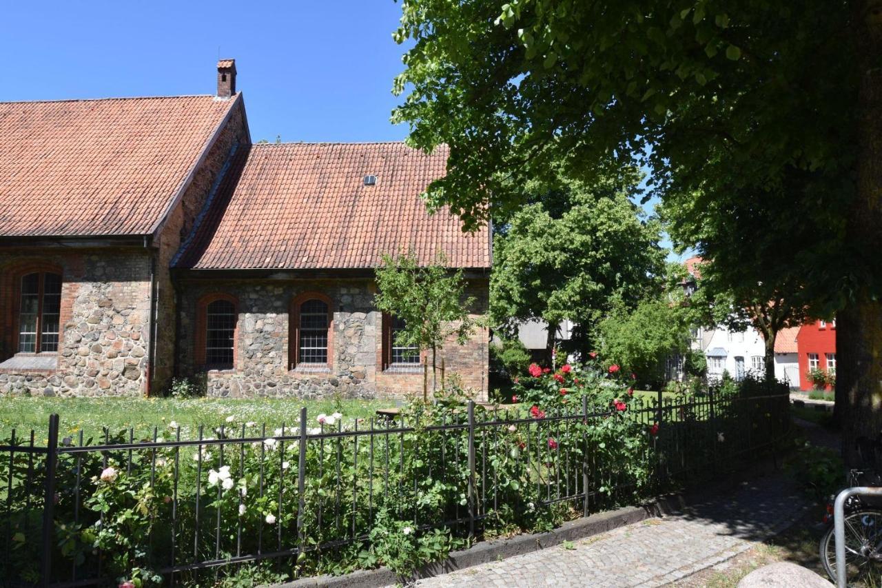 Fewo1846 - Altes Steuermannhaus - Uriges Reihenhaus Mit 2 Schlafzimmern In Der Altstadt Φλένσμπουργκ Εξωτερικό φωτογραφία